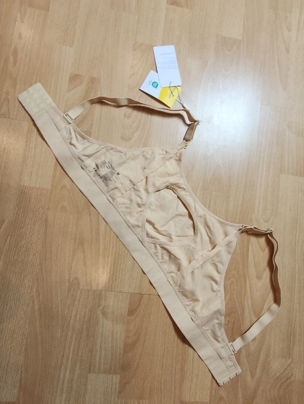 Momcozy bra hands